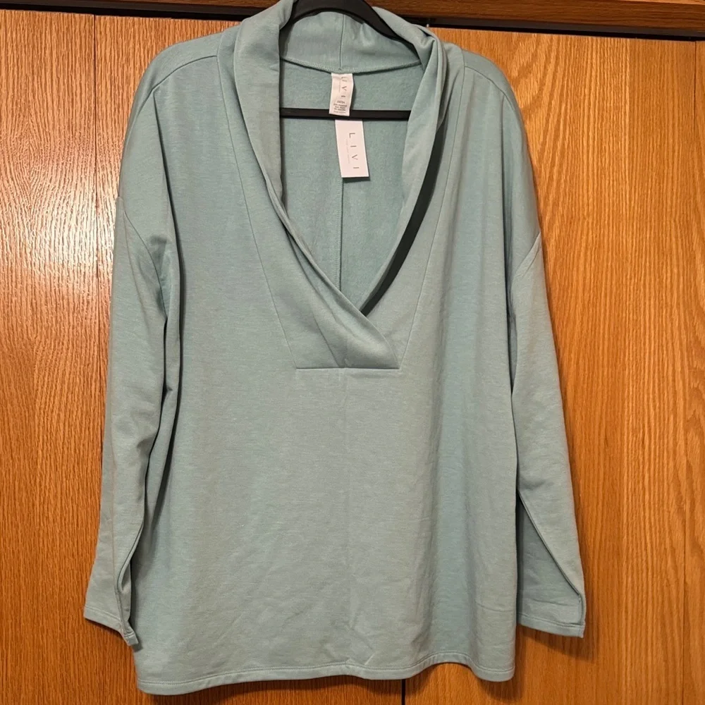 NWT Livi Lane Bryant Top - Picture 3 of 7